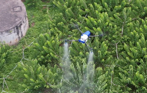 Quels sont les facteurs qui affectent l'effet de la protection des plantes par drone ?
