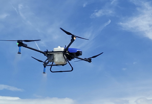 Quels sont les avantages et les inconvénients de choisir un drone pour pulvériser des produits agrochimiques ?

